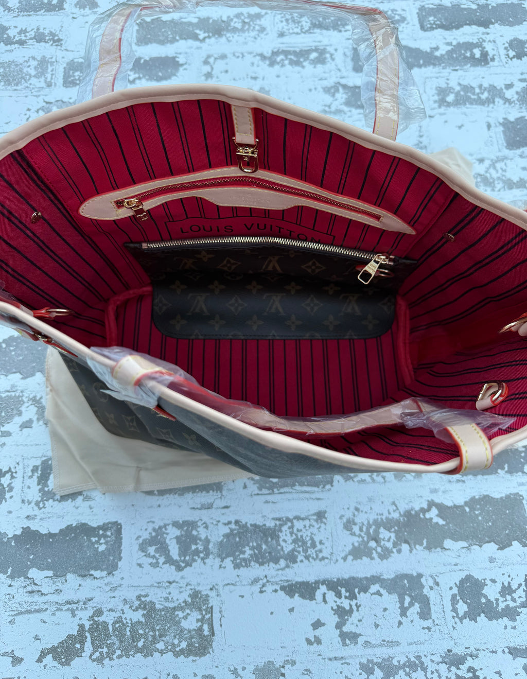 Red Liner Louis Vuitton