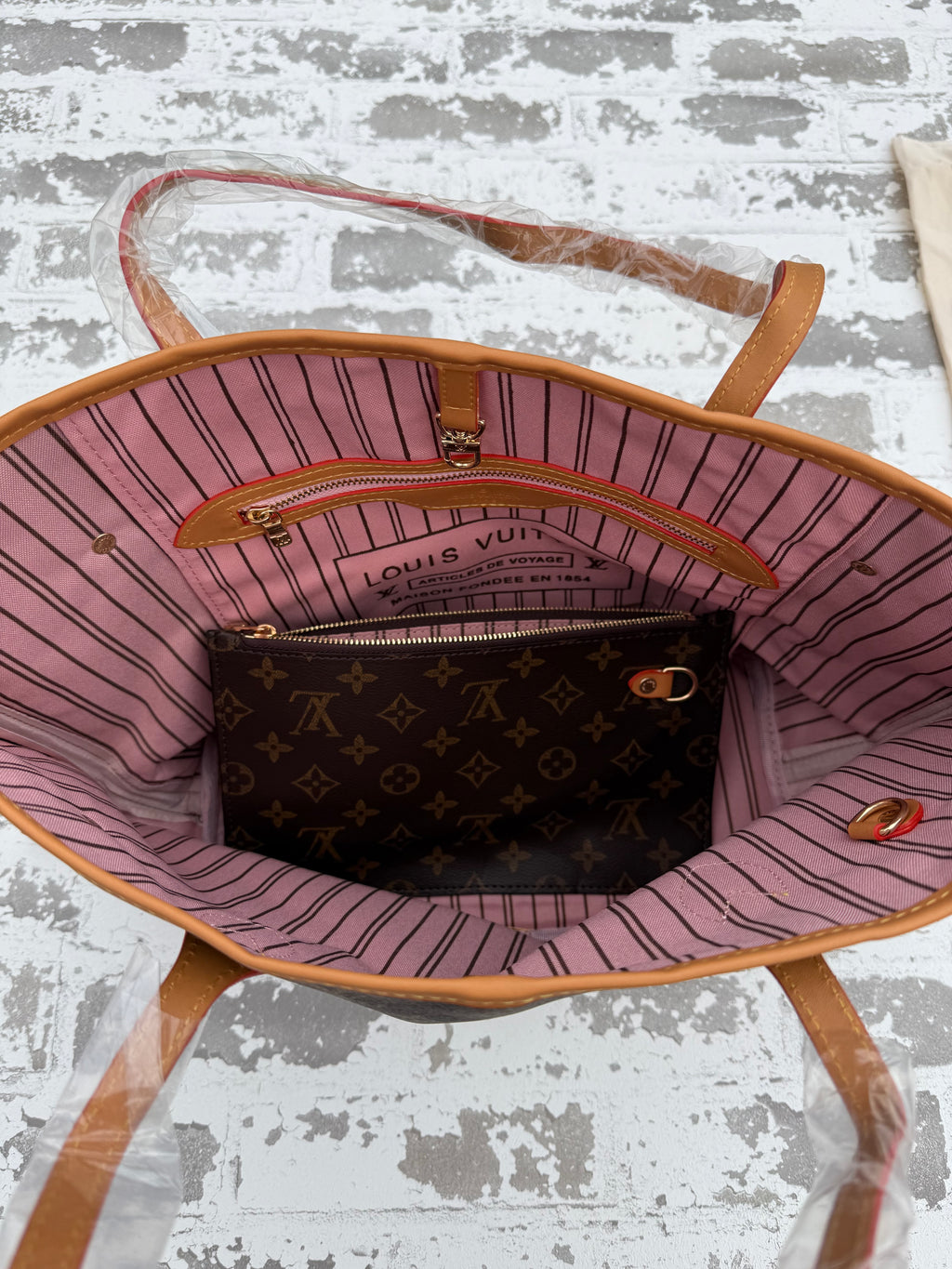 Pink Liner Louis Vuitton